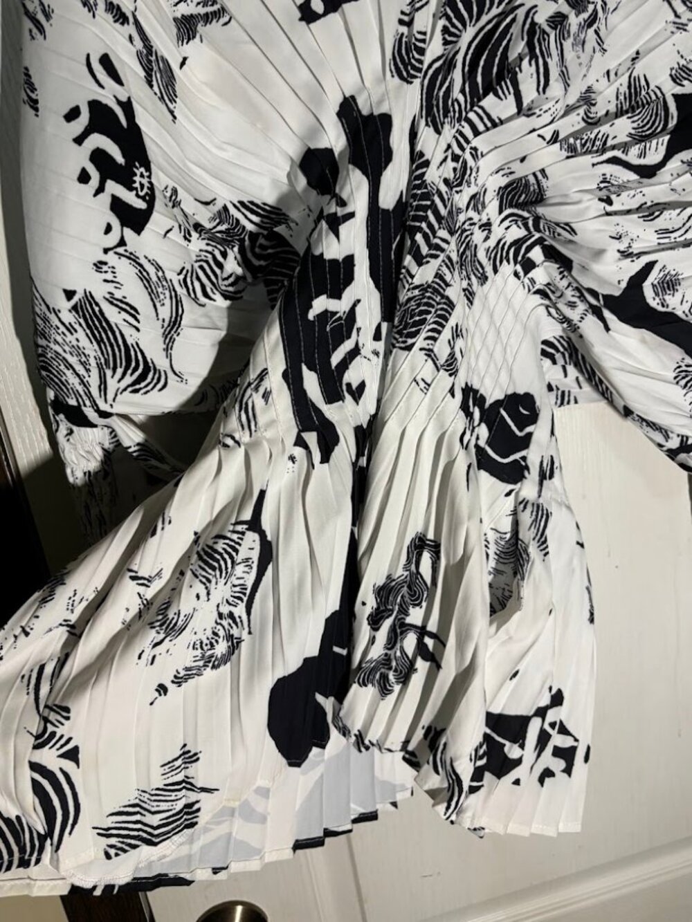 Black White Abstract Print Pleated Ruched Waist Long Sleeve Top Size L - Picture 3 of 4